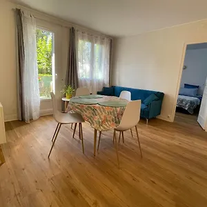 turgot-bleu.hotels-rhonealpes.com/
