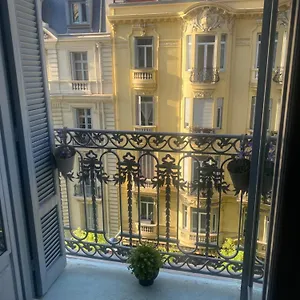 Les Fleurs Astoria Apartment